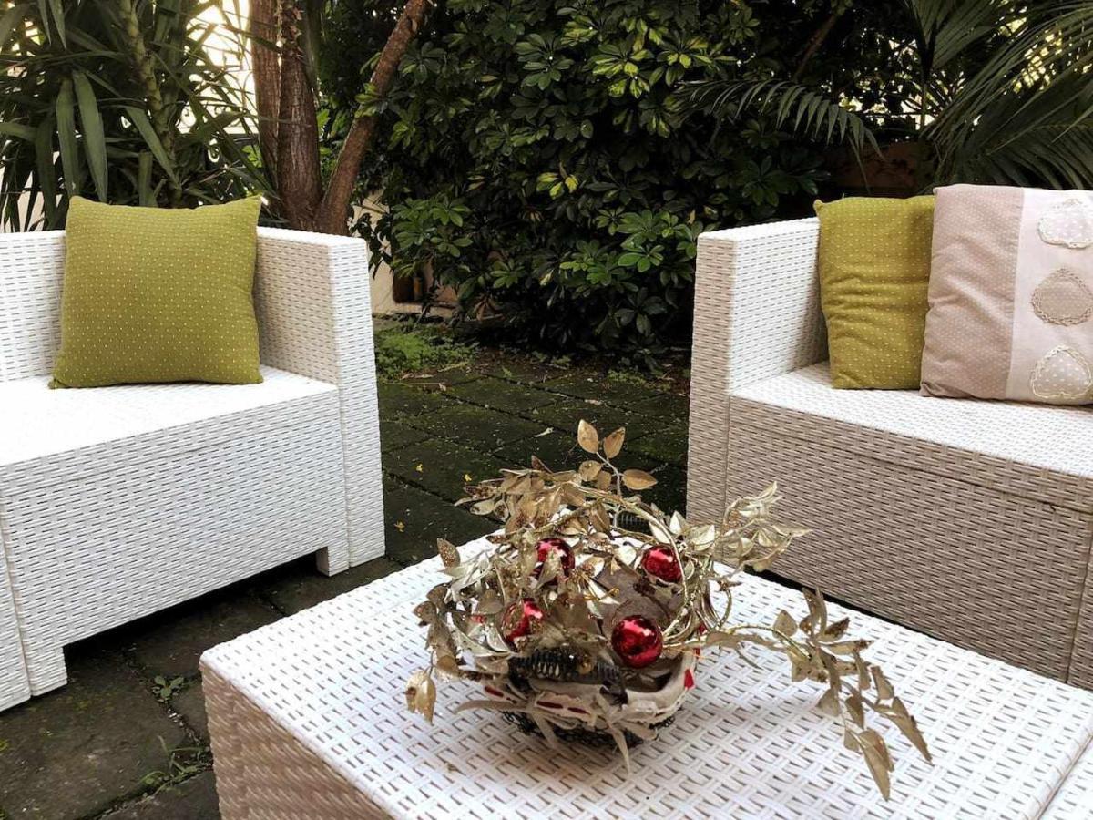 Elegante Villa Lu Centro Citta Con Parcheggio Cagliari Zimmer foto